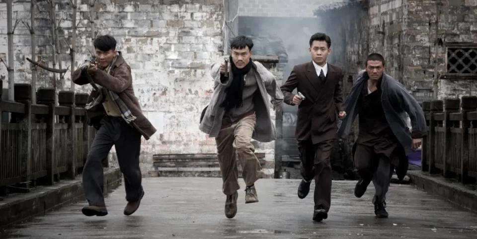 导演界的“扫地神僧”，10年8部神剧，他撑起了国产剧半壁江山