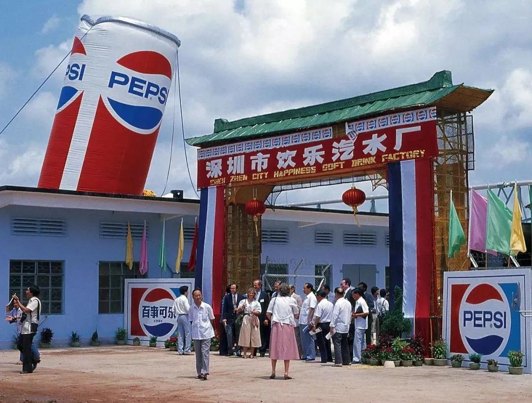 四十年后天堂向右深圳向左,天堂往左深圳往右简介