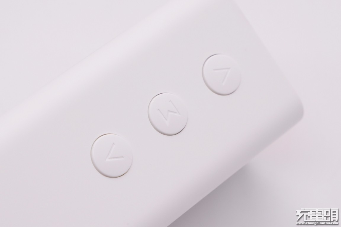 公牛插座新款和老款拆解,带USB接口公牛插排