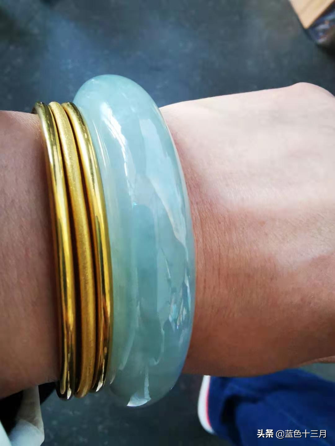 收藏翡翠黄龙玉手镯价格,500元的和田玉手镯和翡翠