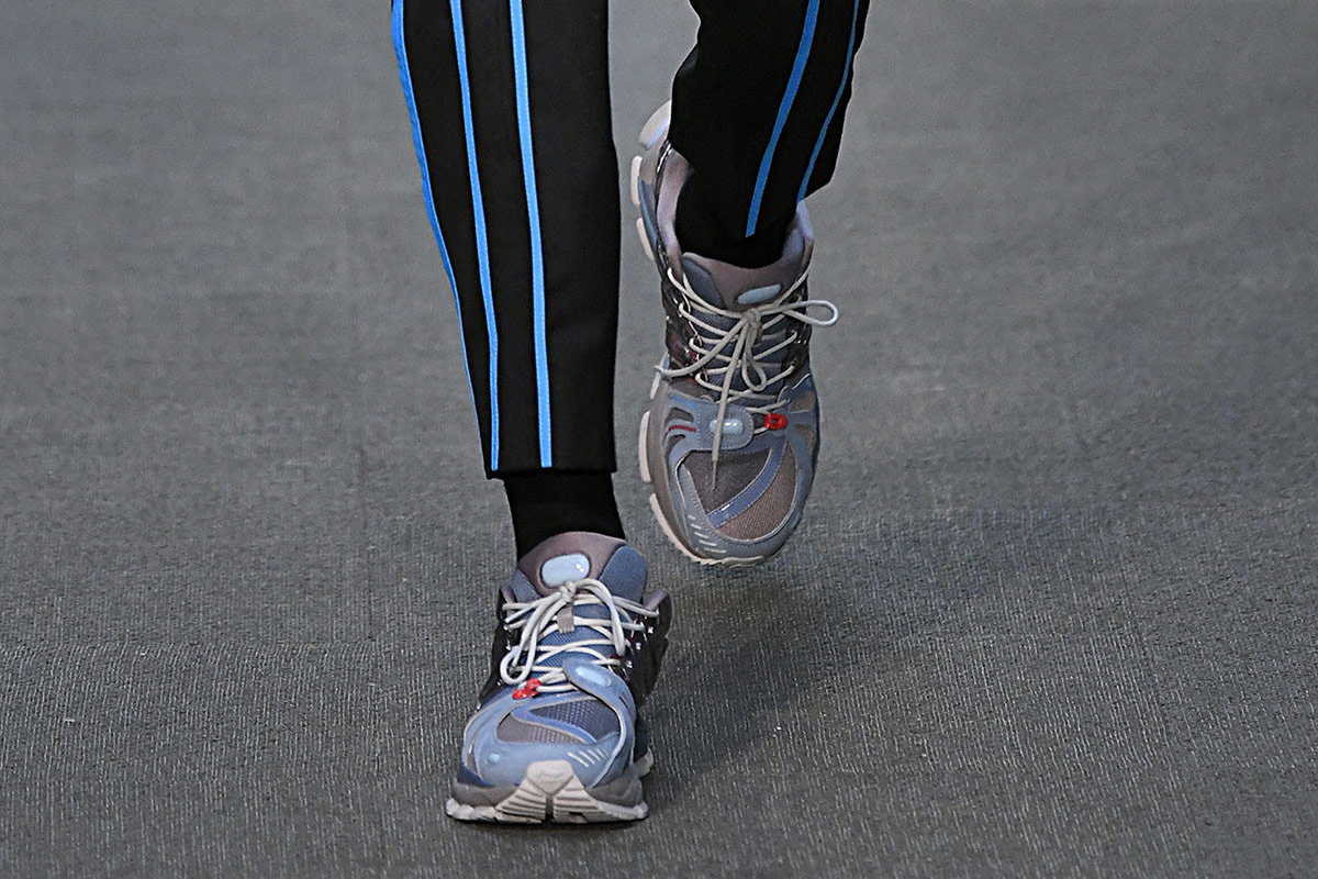 李宁英伦绿茵足球鞋,李宁伦敦时装发布会