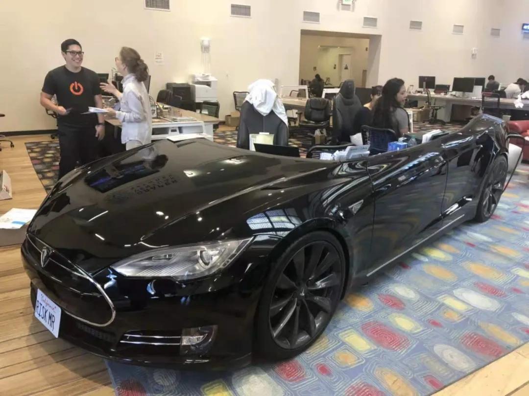 她，白富美，用3年时间，将几美分产品做到上亿营收，有钱还努力