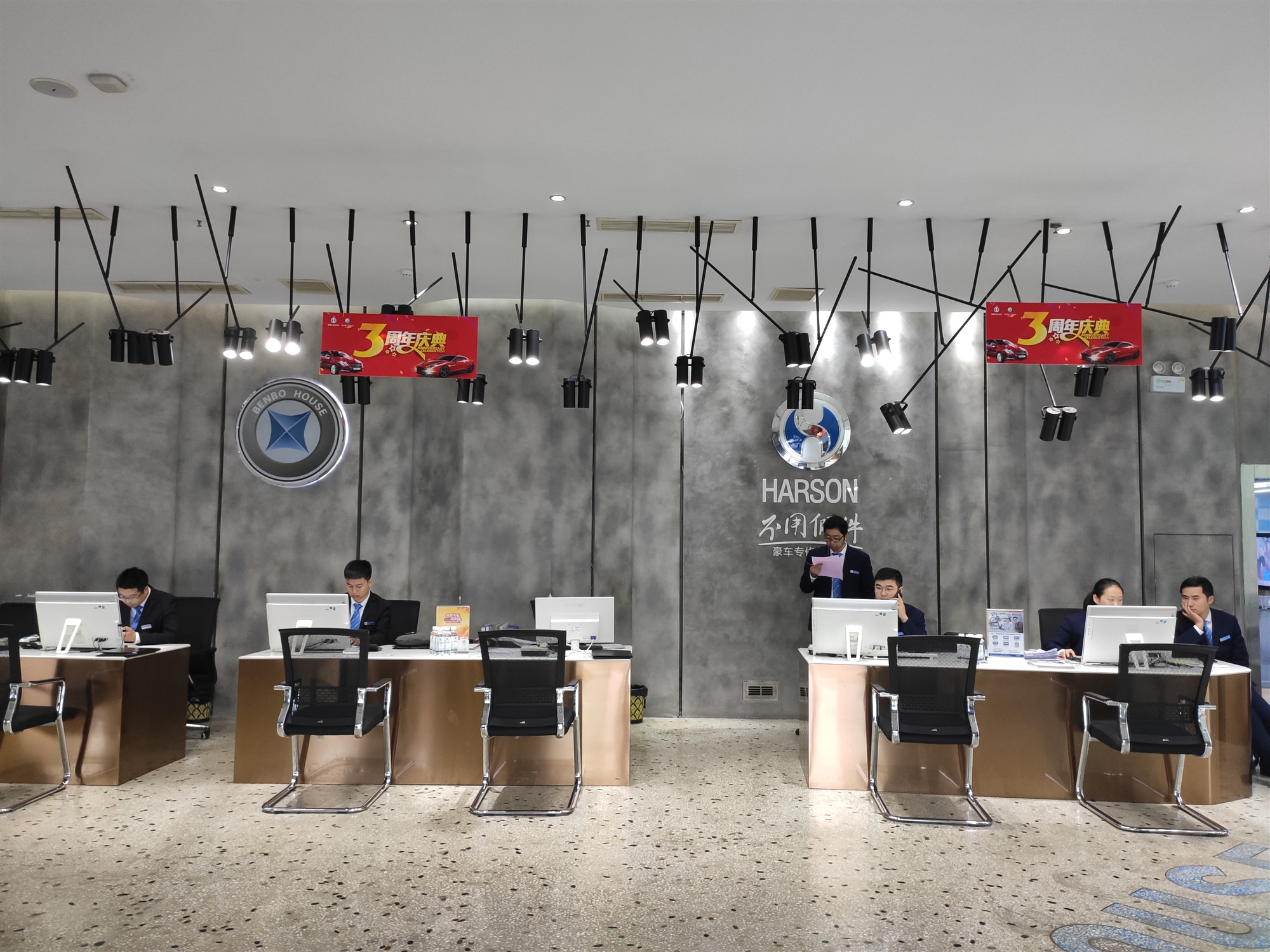 李伟：修车中奔宝，做人中豪杰，门店产值3年实现3个亿