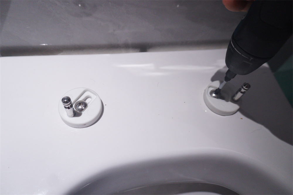 壁挂马桶怎么安装方便后期维修 (壁挂马桶马桶盖松动)