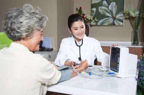 女人进入“绝经期”健康养身跟着这3步走，更年期过得更舒坦