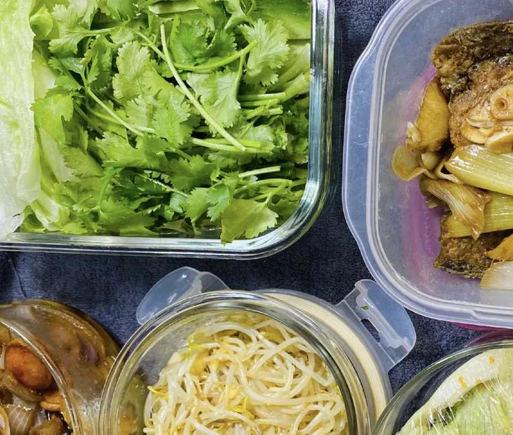 关晓彤同款only紫色小熊羽绒服,only关晓彤同款针织连衣裙