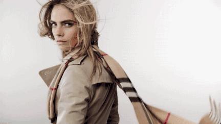 最近特别火的围巾性价比高,秋冬最值得入手的大牌围巾