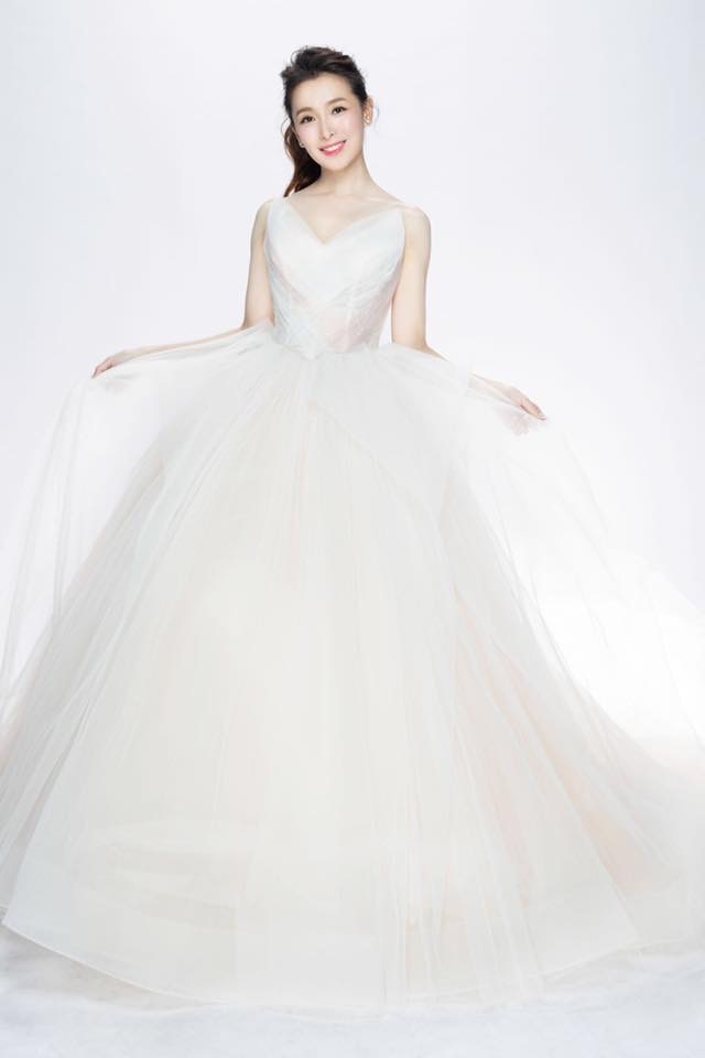 52岁音乐人包小松与小13岁女友主播修成正果，元旦公开婚讯婚照