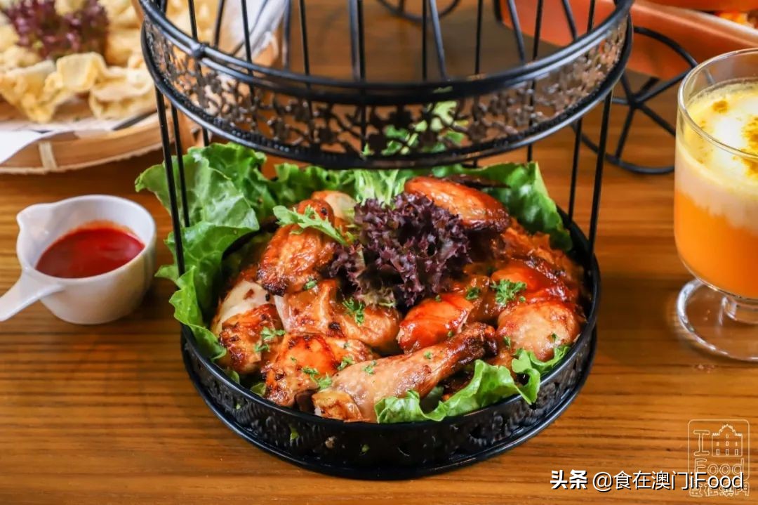 澳门探店|新马路有一家人气斜坡西餐厅!菠萝BB猪必吃