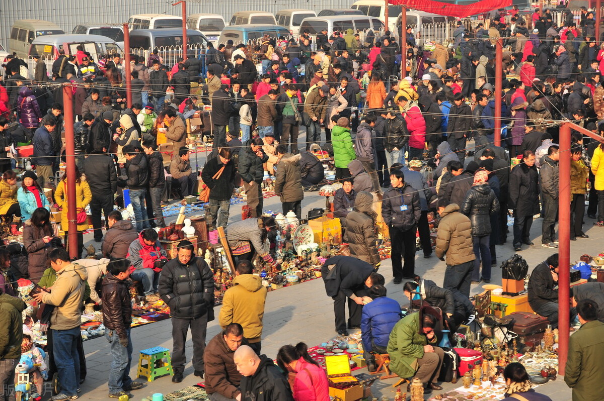 那年那月逛潘家园旧货市场，疯狂买老相机和摄影书刊