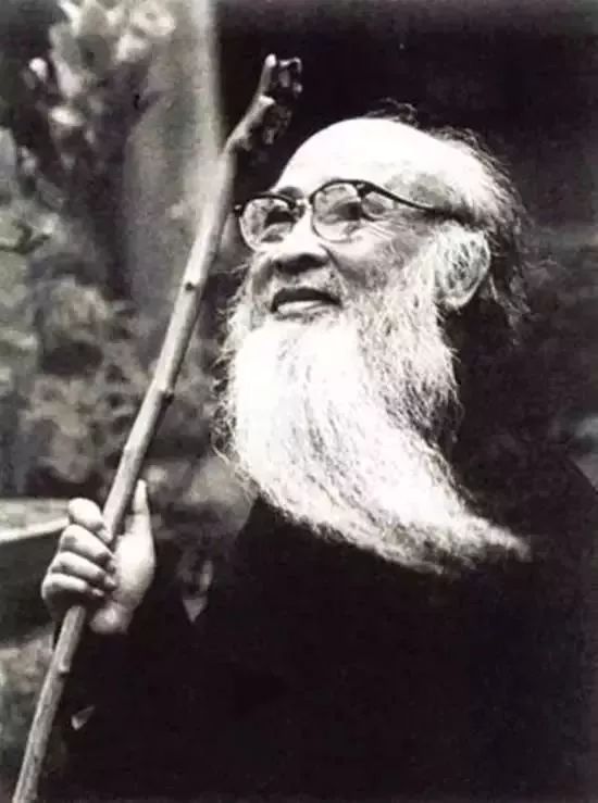 警方：破获特大制贩假冒名家书画作品案，现场触目惊心