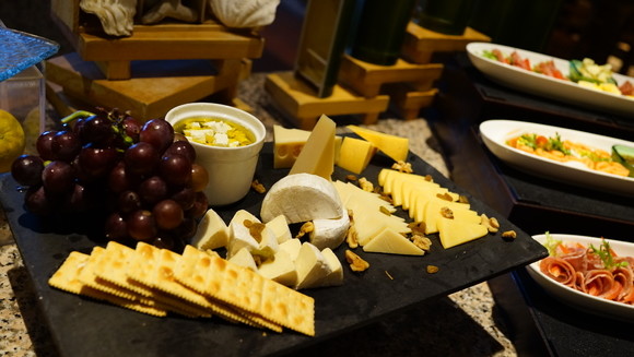 去三亚自由行住酒店还是民宿,去三亚旅游住哪最好