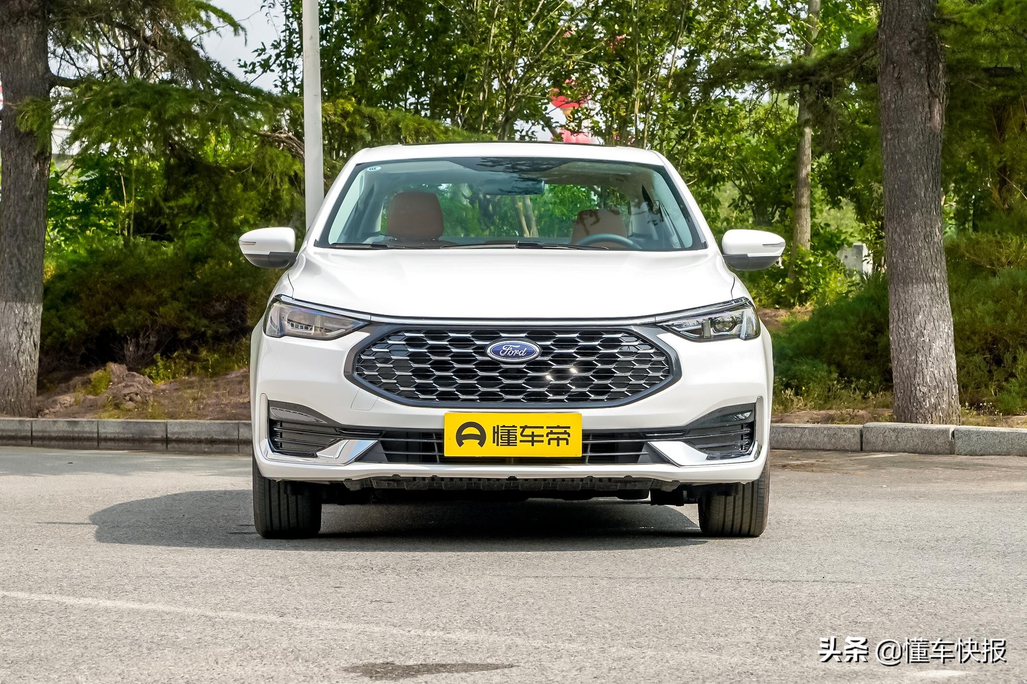 15款朗逸1.6二手车对比2017款福睿斯,福特福睿斯和大众朗逸谁的价格高