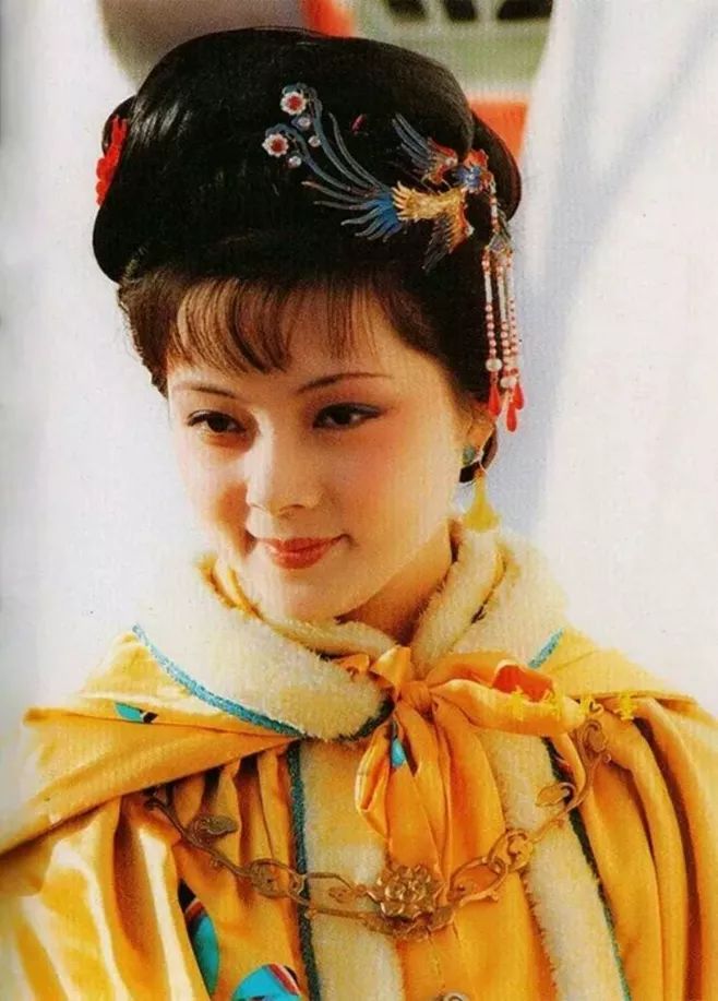 比较火的女明星发型搭配,女明星造型心机发型