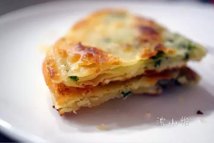 多余的饺子皮、馄饨皮千万不要扔，简单处理一下，秒变美味小吃