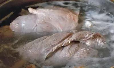 炖肉热水还是冷水下肉,为什么炖之前要煎