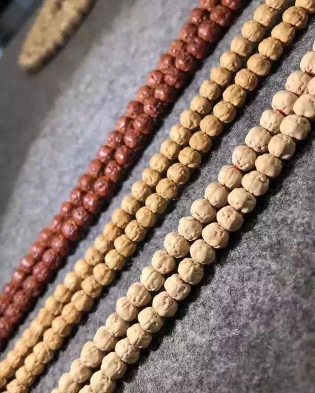 三日红小佛手包浆,这种菩提子盘玩包浆堪比小叶紫檀