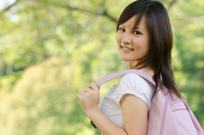 男的赚钱女的也要赚钱,男的挣钱养家女的挣钱只养自己