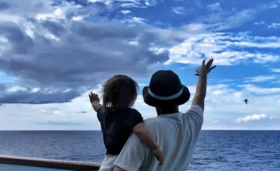 不走寻常路女子翻护栏,不走寻常路西安女子