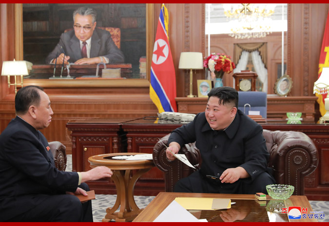 美海军两艘军舰昨日通过台湾海峡金正恩：收到特朗普回信“非常满意”