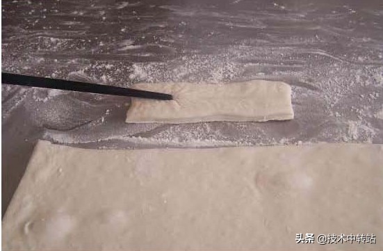 快速做油条的做法和配方的全过程,做早餐油条做法和配方的全过程