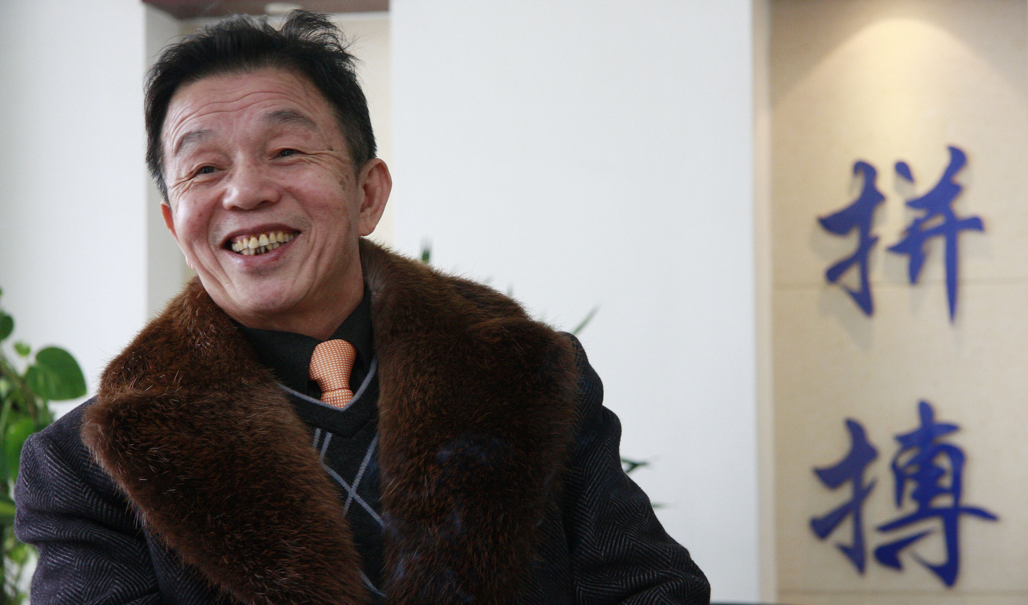 靠卫生巾发家的两个男人:打造600亿龙头,儿子娶香港豪门千金