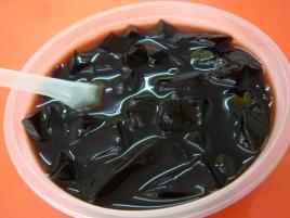 龟苓膏烧仙草凉粉有什么不一样,烧仙草和龟苓膏和凉粉有什么区别