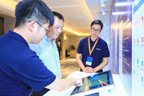 教育信息化扩围步入快车道，小虫科技举行2021合作伙伴招募大会