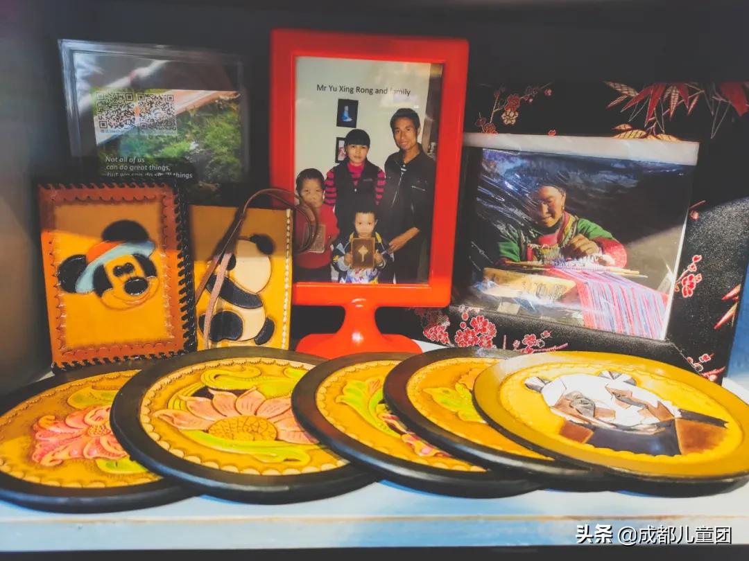 在成都这些小众的杂货铺里，藏着女娃娃最乖的头花