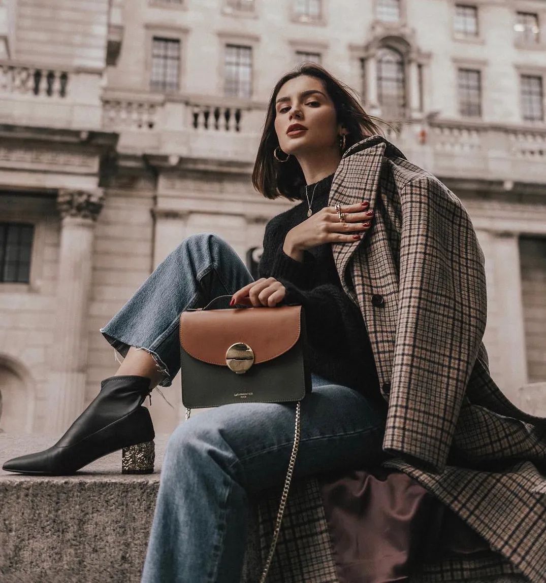 黑白格纹大衣怎么搭配好看,戴帽子黑白格纹大衣怎么搭配好看