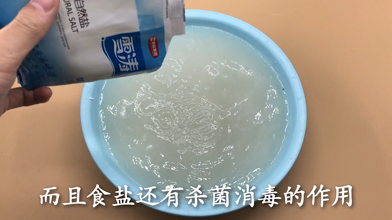 清水拖地干净不留水渍,怎样拖地地板才会干净又亮