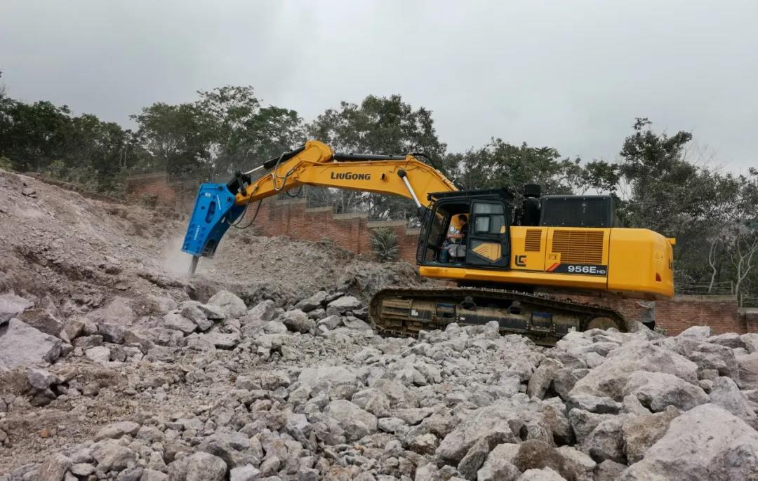 PK掉“两广神机”,柳工成广西梧州莫老板首选品牌