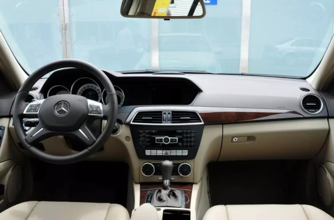 开了1年的沃尔沃s60,开了三年的沃尔沃s60还值多少钱呢