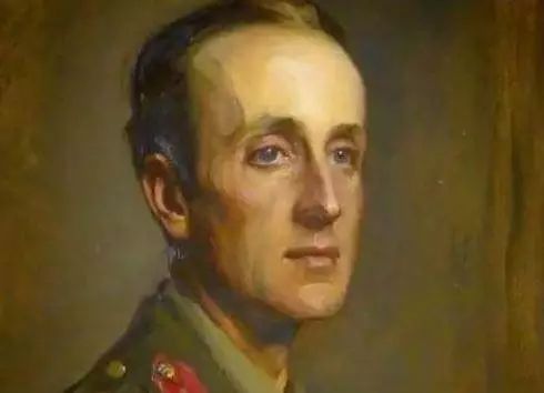 她是美国最有钱的女人，却无性无爱多年，最终出轨，轰动英国贵族