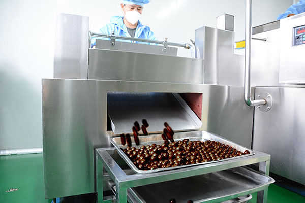 “古法炮制”是安国医院制剂中心雷打不动的坚守