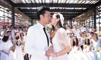 钟镇涛一月收入,钟镇涛第一任妻子花了多少钱