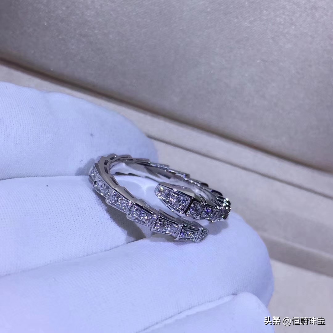 卡地亚love戒指哪款最经典,卡地亚love戒指在实体店多少钱