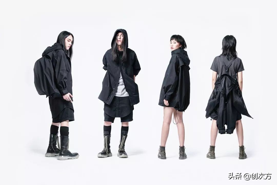 下雨可以穿漂亮的雨衣,下雨雨衣怎么穿不遮路