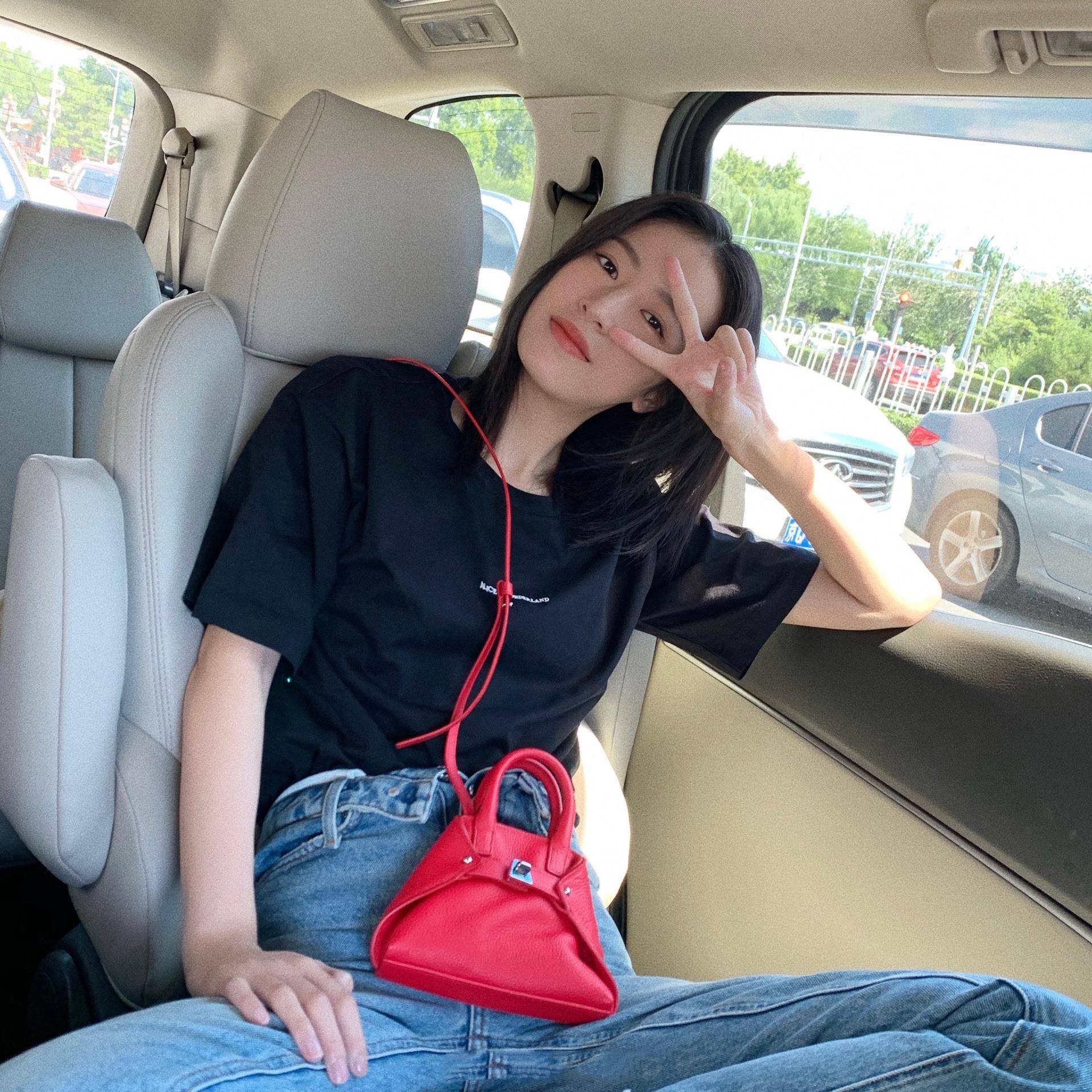 好看又能装的迷你包,前面流行放口红的小迷你包