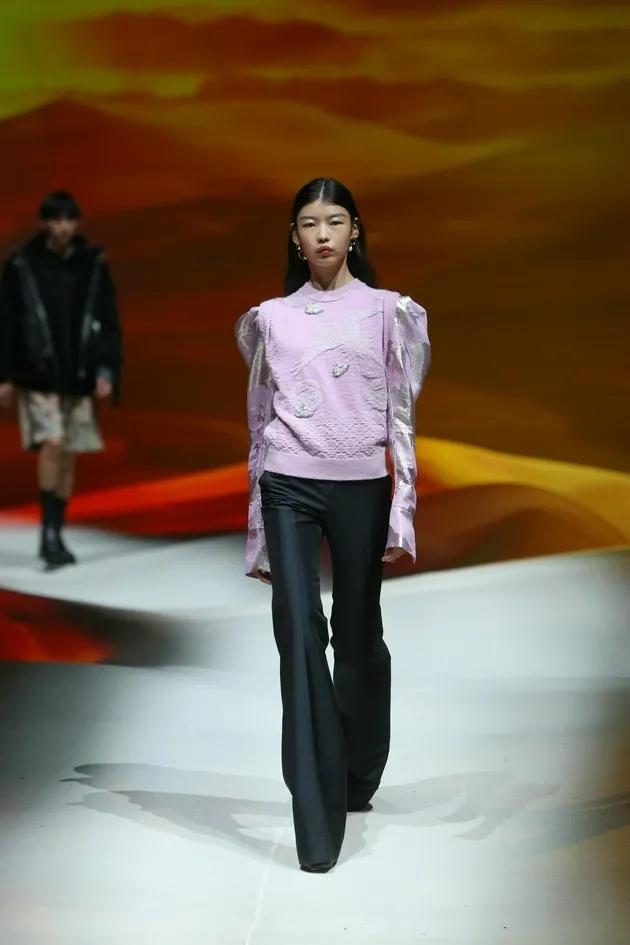 閤而不同，地素时尚借敦煌文化讲了个现代故事