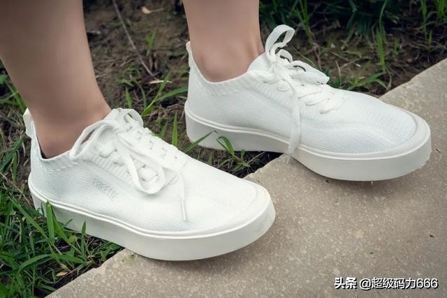 李宁飞织透气轻便跑步鞋,李宁飞织板鞋