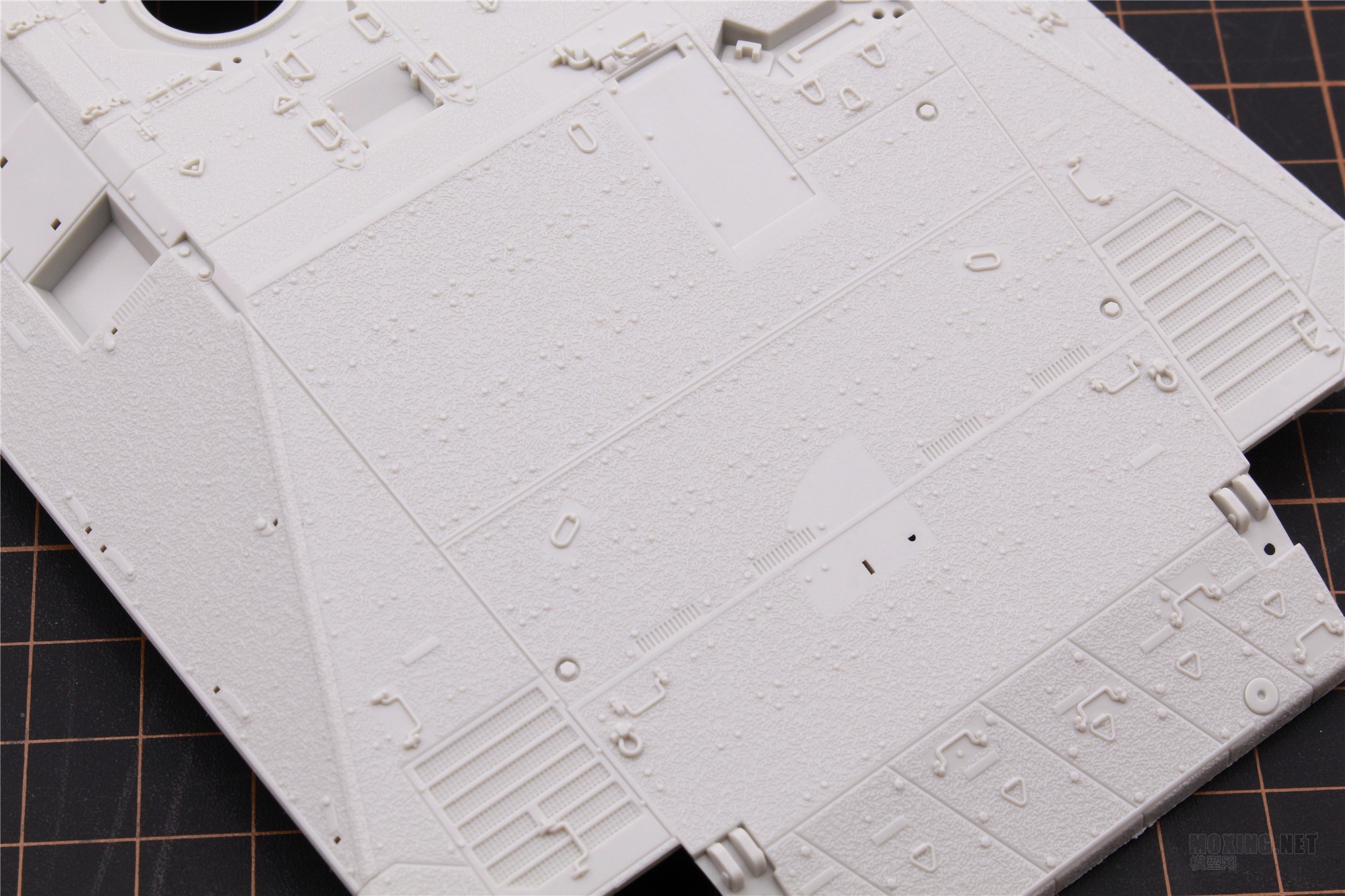 MENG,SS-018-1/35以色列“雌虎”重型装甲运输车-简介与开盒