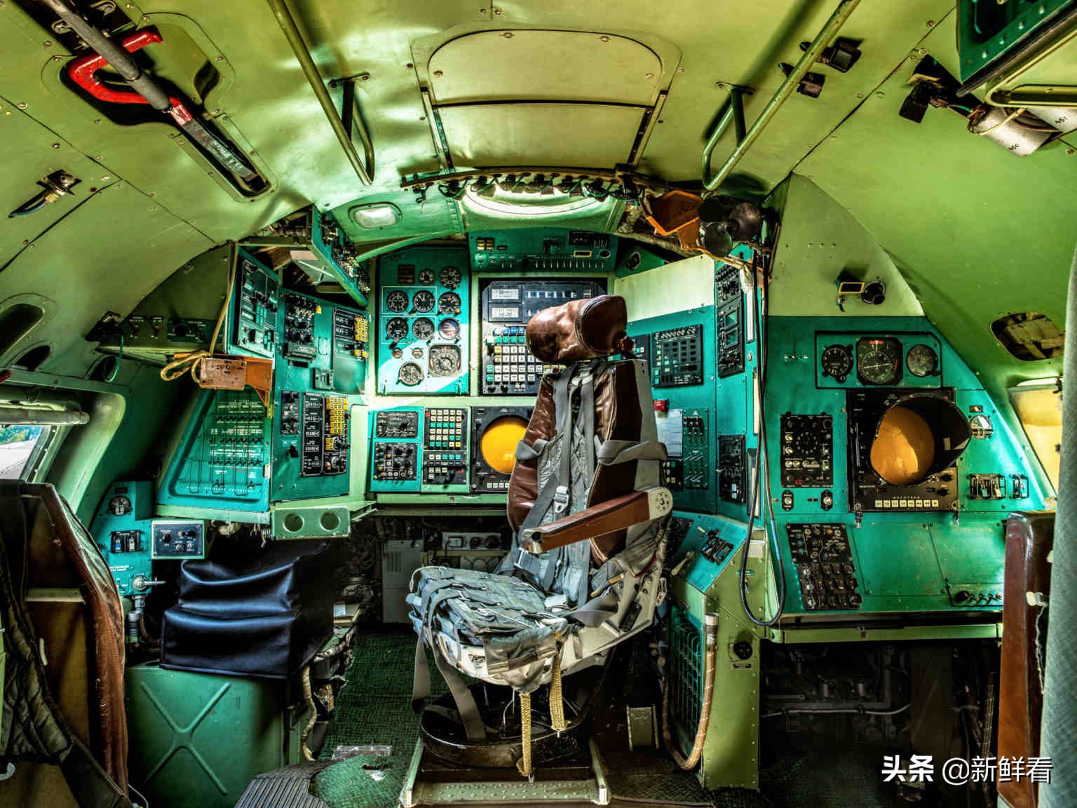 苏联空军高技术展示,苏联轰炸机座舱