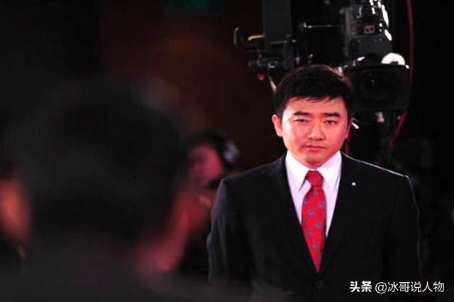 前央视主持红人芮成钢,37岁入狱进牢房?现在怎么样了