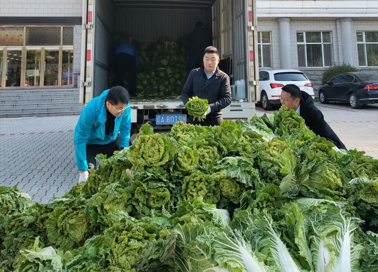 哈商大驻村扶贫工作队扶贫日携“福来汐”绿色农产品返校畅销