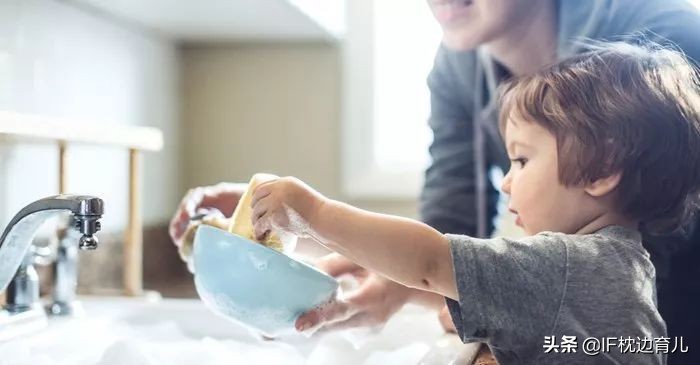 为什么孩子爱玩水,孩子喜欢玩水了怎么办