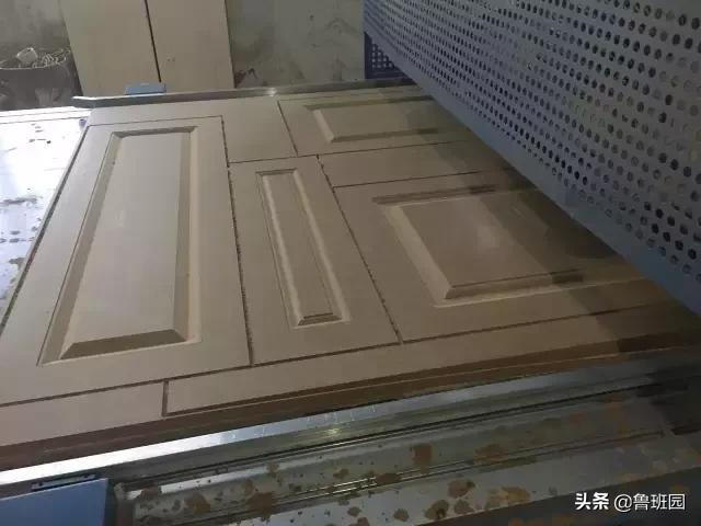 厨房柜门开胶掉下来了怎么办,柜门打胶需要晾多久