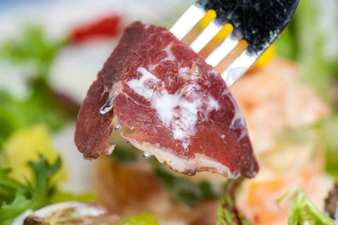 之心城这家餐厅堪称“西餐界CHANEL”,小姐姐们都抢着去