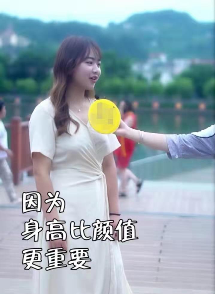 你会跟矮的男朋友在一起吗,你会跟比你小的男生恋爱吗