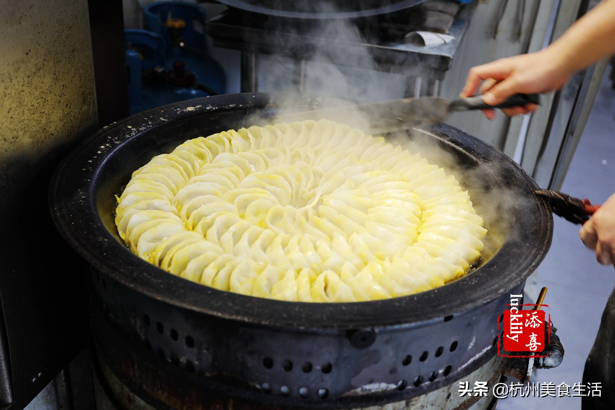 镇江美食三茅宫地锅鸡,镇江美食推荐锅盖面